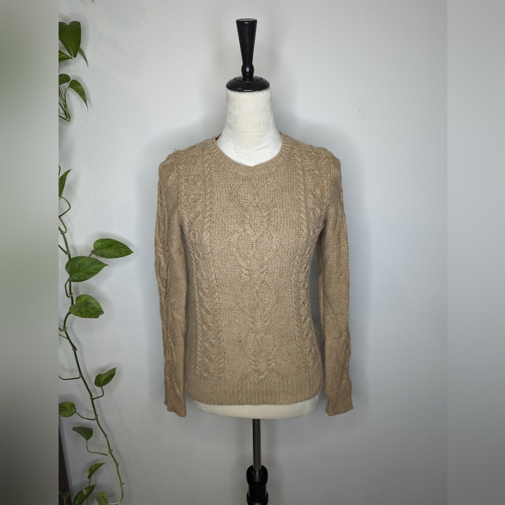 Gap Crew neck Cable knit sweater. Size XS.